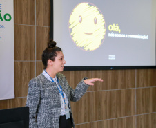 fotos do curso de integração em que aparecem os novos servidores e apresentações feitas por coordenadores e chefes de núcleos.