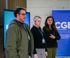 fotos do curso de integração em que aparecem os novos servidores e apresentações feitas por coordenadores e chefes de núcleos.
