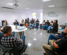 Equipe da prefeitura de Pinhais visita coordenações da CGE