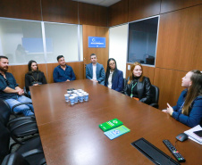 Equipe da prefeitura de Pinhais visita coordenações da CGE