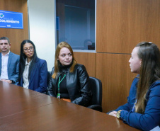 Equipe da prefeitura de Pinhais visita coordenações da CGE