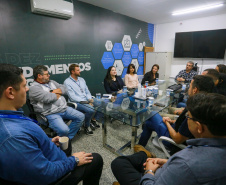 Equipe da prefeitura de Pinhais visita coordenações da CGE