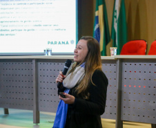 Autoridades falam para plateia sobre a lei de licitações e atividades de controle.