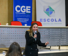 Autoridades falam para plateia sobre a lei de licitações e atividades de controle.