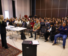 reunião de servidores da CGE para paletra de aniversário