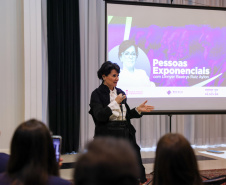 reunião de servidores da CGE para paletra de aniversário