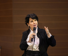 reunião de servidores da CGE para paletra de aniversário