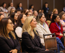 reunião de servidores da CGE para paletra de aniversário