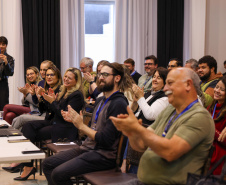 reunião de servidores da CGE para paletra de aniversário