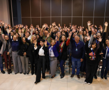 reunião de servidores da CGE para paletra de aniversário