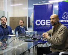 servidores da CGE falam on-line com prefeituras