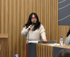 agentes das universidades assistem às palestras no encontro.