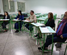 agentes das universidades assistem às palestras no encontro.