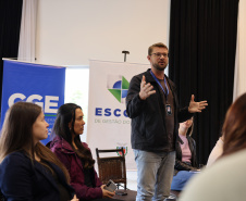 servidores da CGE assistem palestra 