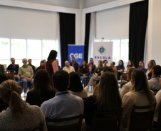 servidores da CGE assistem palestra 