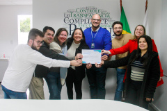 controladora-geral recebe diploma do premio