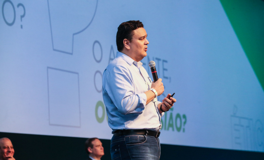 Controlador-geral do Estado Raul Siqueira no evento Governo 5.0 em Foz do Iguaçu