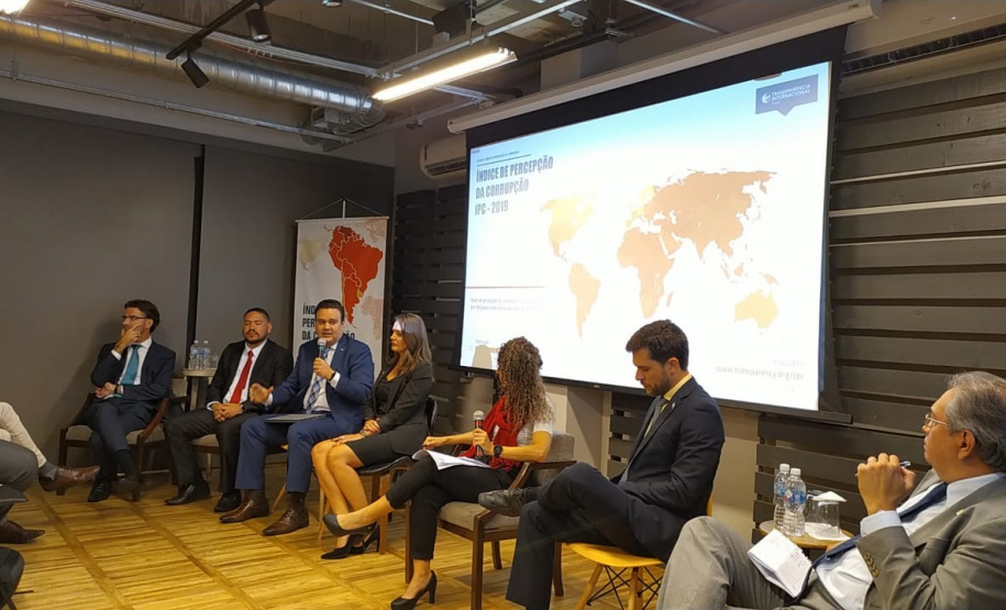 Raul Siqueira debate combate à corrupção