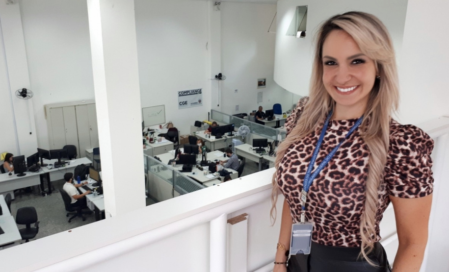 Vanessa com equipe da CGE