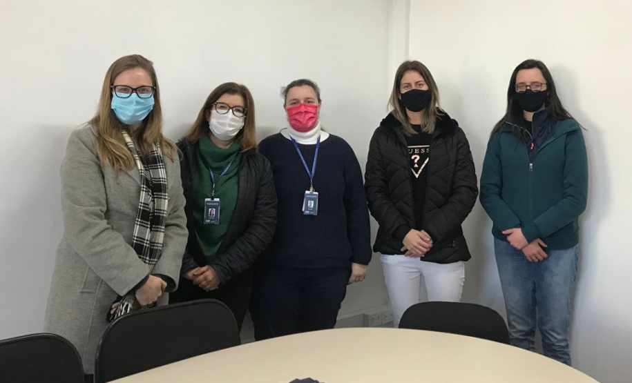 Katherine Fischer, Luciana Abrãao (NICS SEED), Juliana h. Xavier de Oliveira, Aline Kaiser, Joana Melegari (interprete)