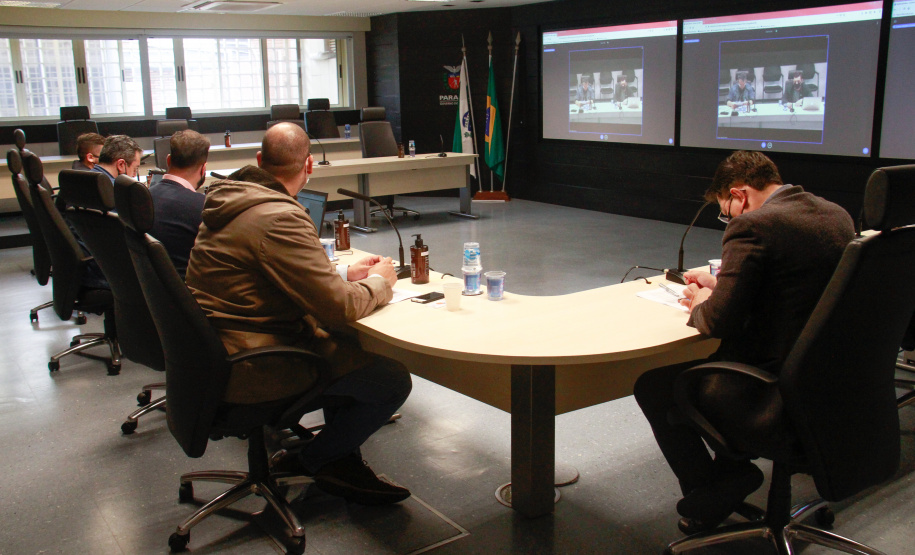 instrutoes e servidores fazem o curso sobre e-prevenção