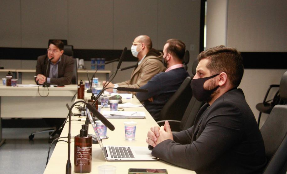 instrutoes e servidores fazem o curso sobre e-prevenção