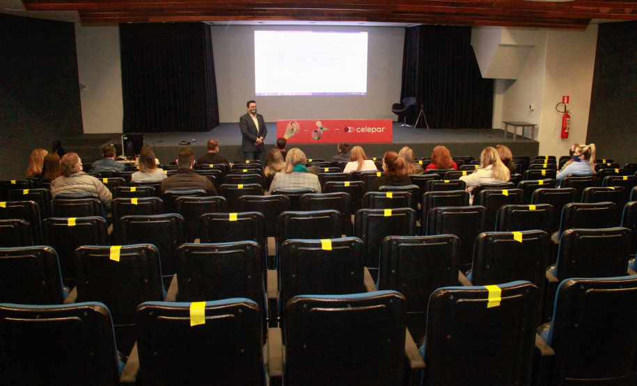 instrutoes e servidores fazem o curso sobre e-prevenção