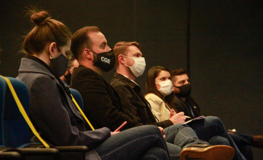 instrutoes e servidores fazem o curso sobre e-prevenção