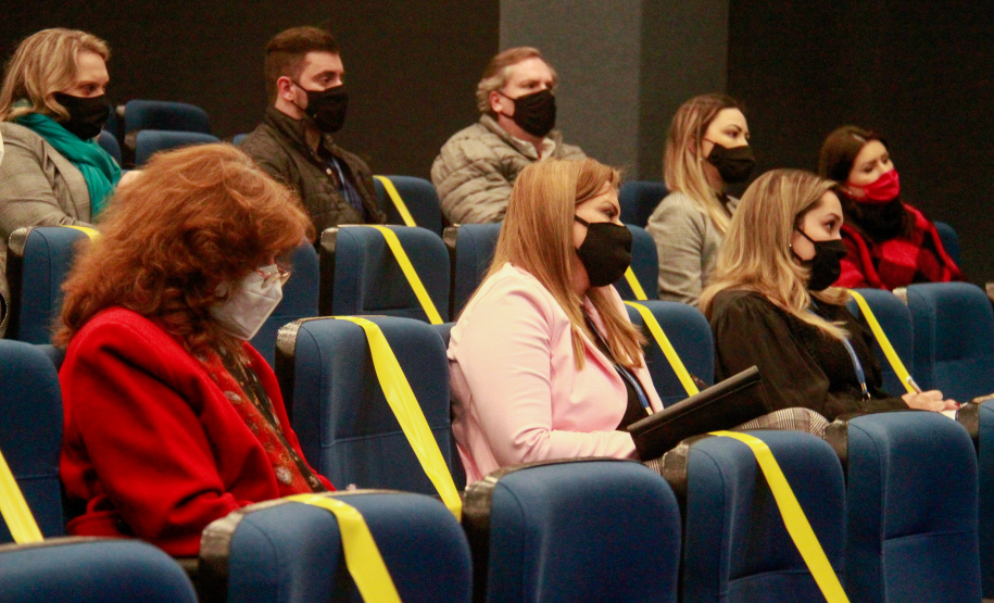 instrutoes e servidores fazem o curso sobre e-prevenção