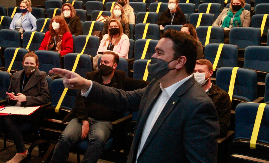 instrutoes e servidores fazem o curso sobre e-prevenção