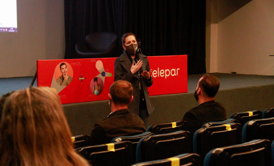 instrutoes e servidores fazem o curso sobre e-prevenção