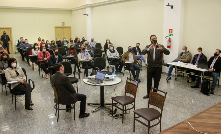instrutoes e servidores fazem o curso sobre e-prevenção