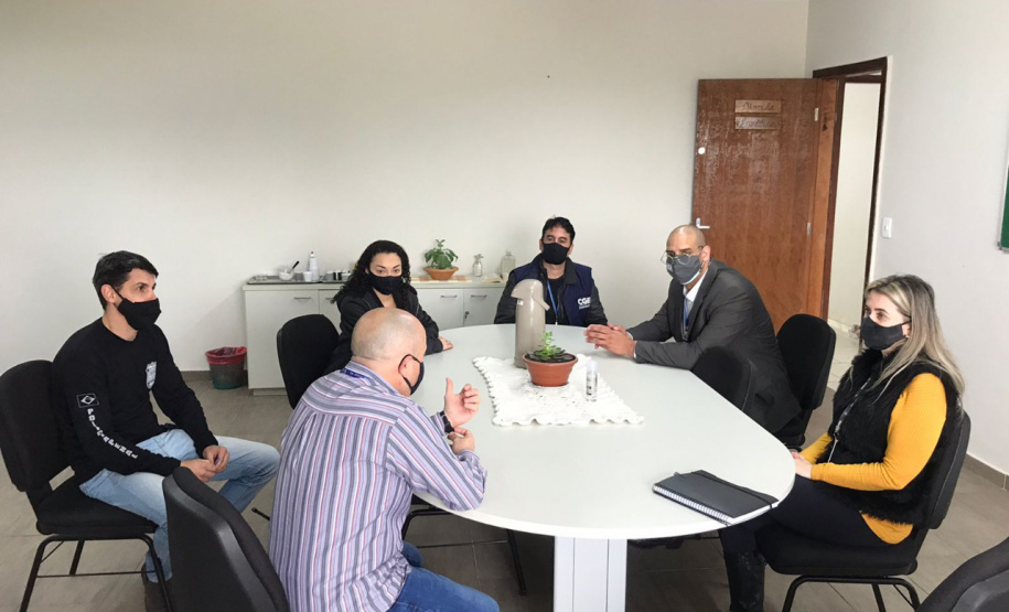 equipe ouvidoria em reunião