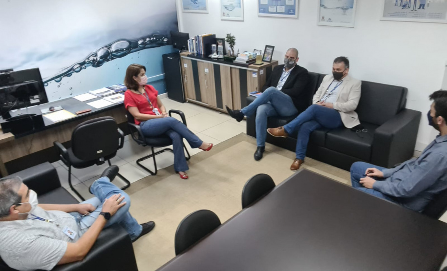 equipe ouvidoria em reunião