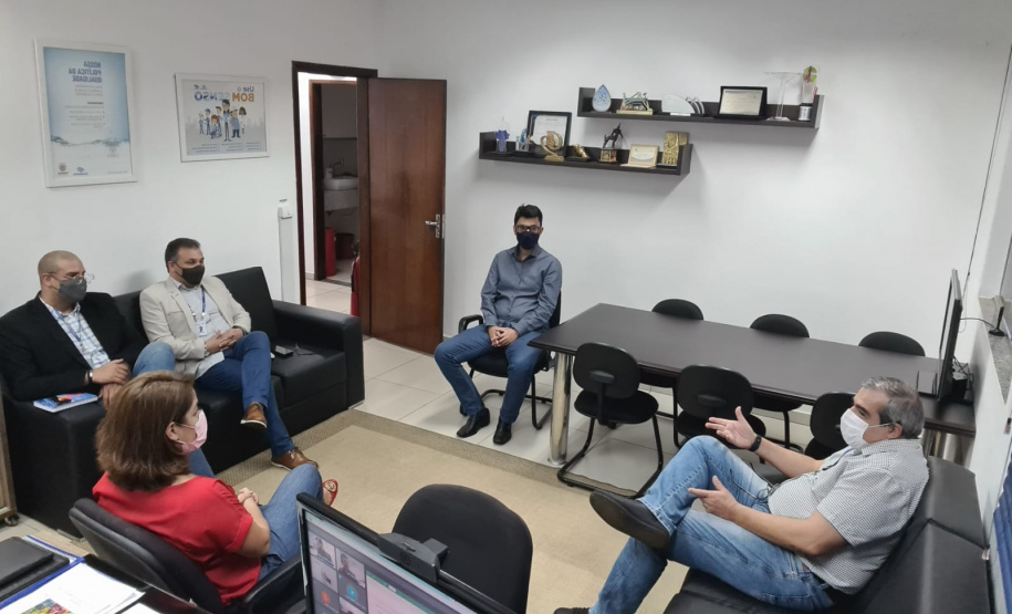 equipe ouvidoria em reunião