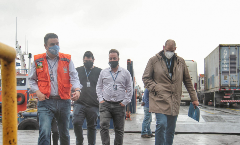 equipe da CGE acompanha serviço da travessia da Baía de Guaratuba