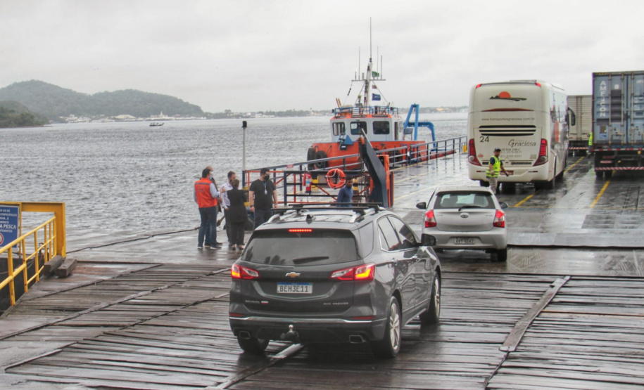 equipe da CGE acompanha serviço da travessia da Baía de Guaratuba