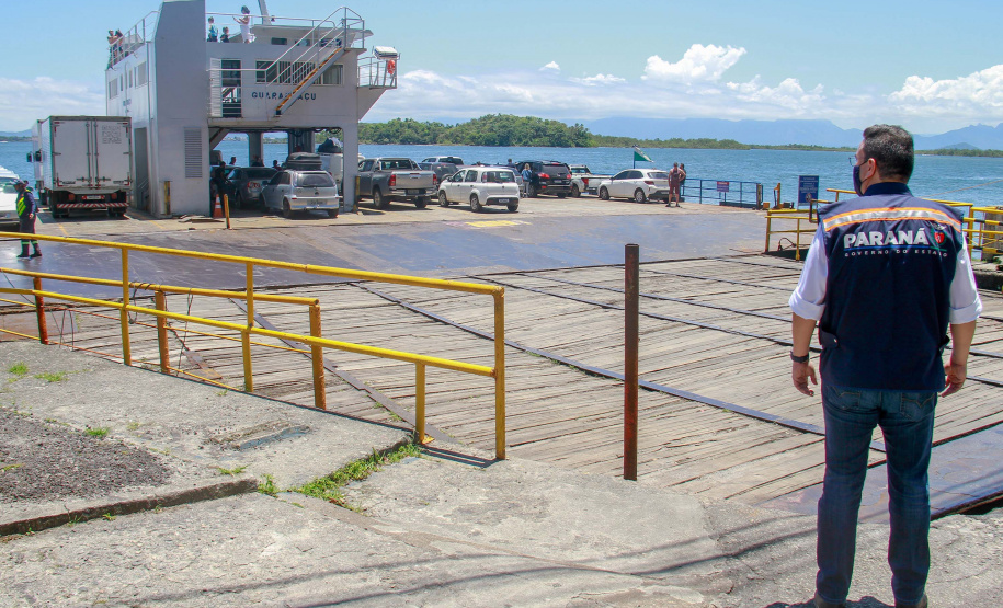 CGE itinerante conversa com motoristas na travessia de guaratuba