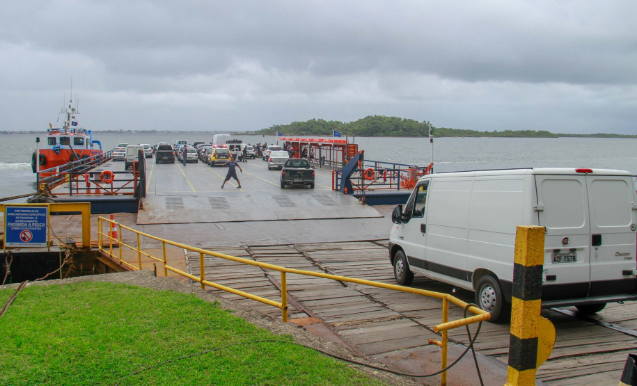 CGE itinerante conversa com motoristas na travessia de guaratuba