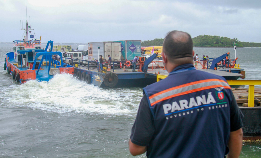 CGE itinerante conversa com motoristas na travessia de guaratuba