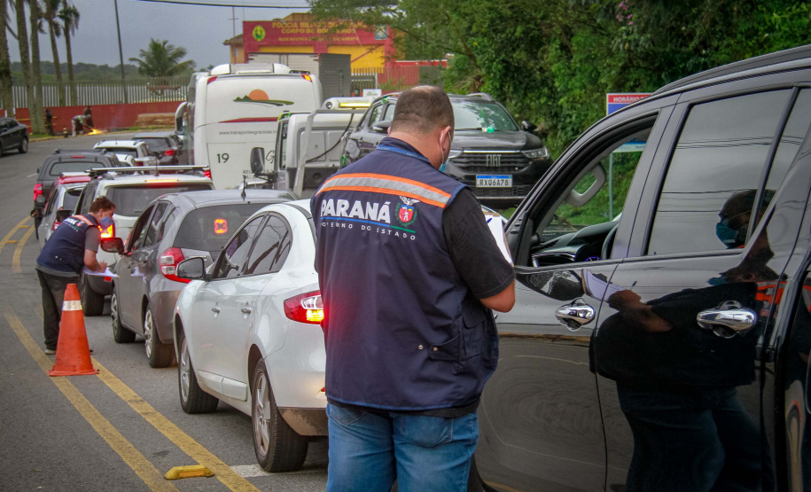 CGE itinerante conversa com motoristas na travessia de guaratuba