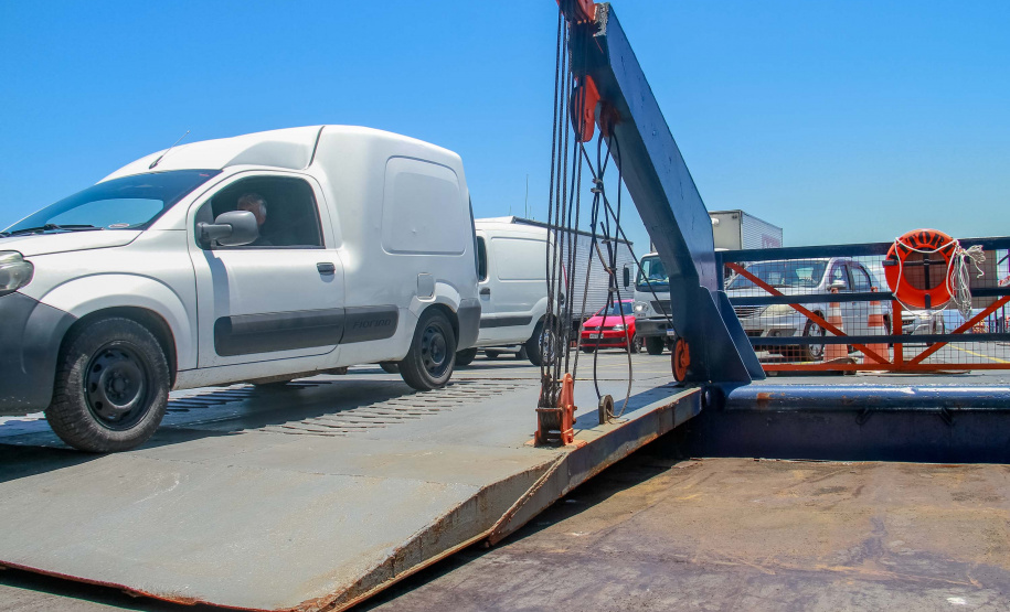 CGE itinerante conversa com motoristas na travessia de guaratuba