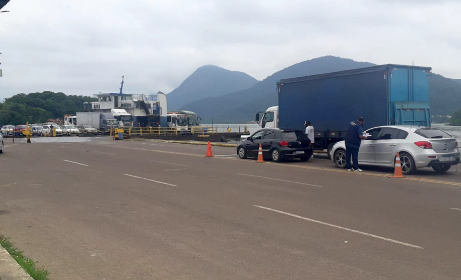 CGE itinerante conversa com motoristas na travessia de guaratuba