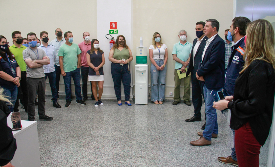 servidores ouvem informações antes da assinatura do projeto