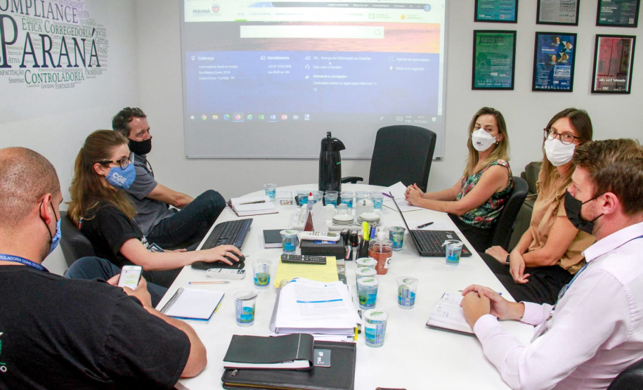 imagem da reunião entre membros da CGE PR e CGE SC