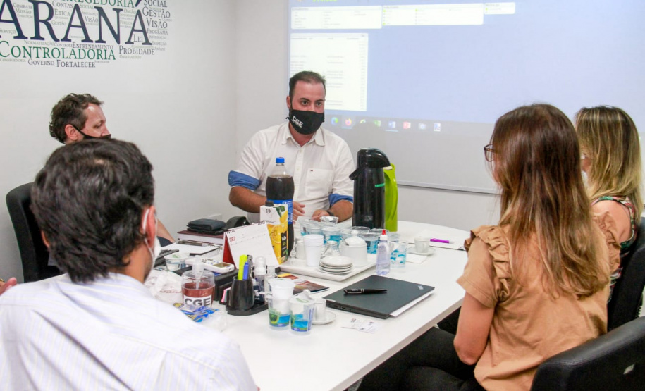 imagem da reunião entre membros da CGE PR e CGE SC