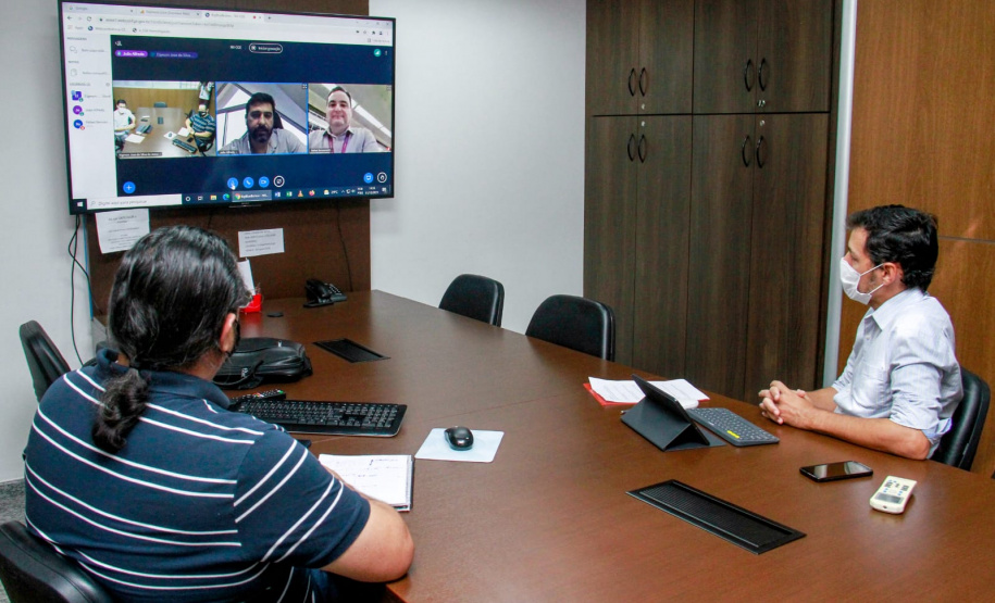 imagem da reunião entre membros da CGE PR e CGE SC