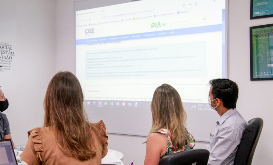 imagem da reunião entre membros da CGE PR e CGE SC