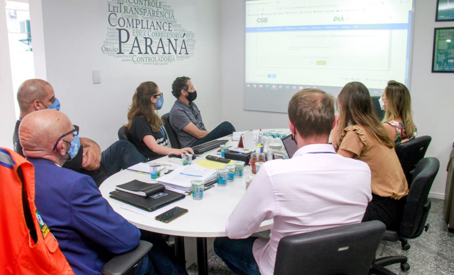 imagem da reunião entre membros da CGE PR e CGE SC