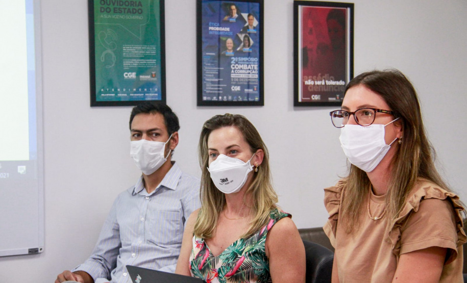 imagem da reunião entre membros da CGE PR e CGE SC